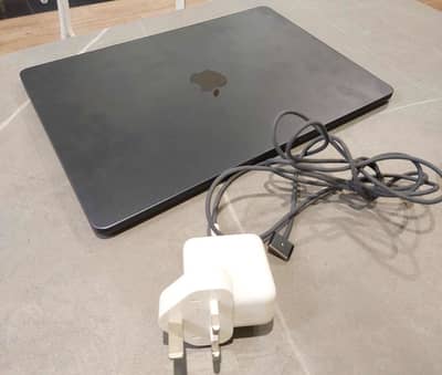 MacBook Air m4 15 inch with 10 cycle counts only