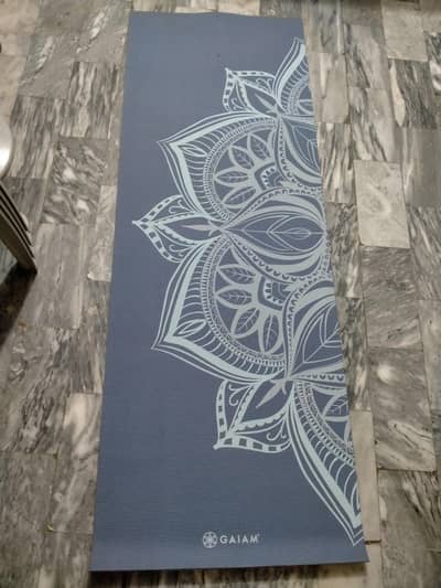 yoga mat (new)