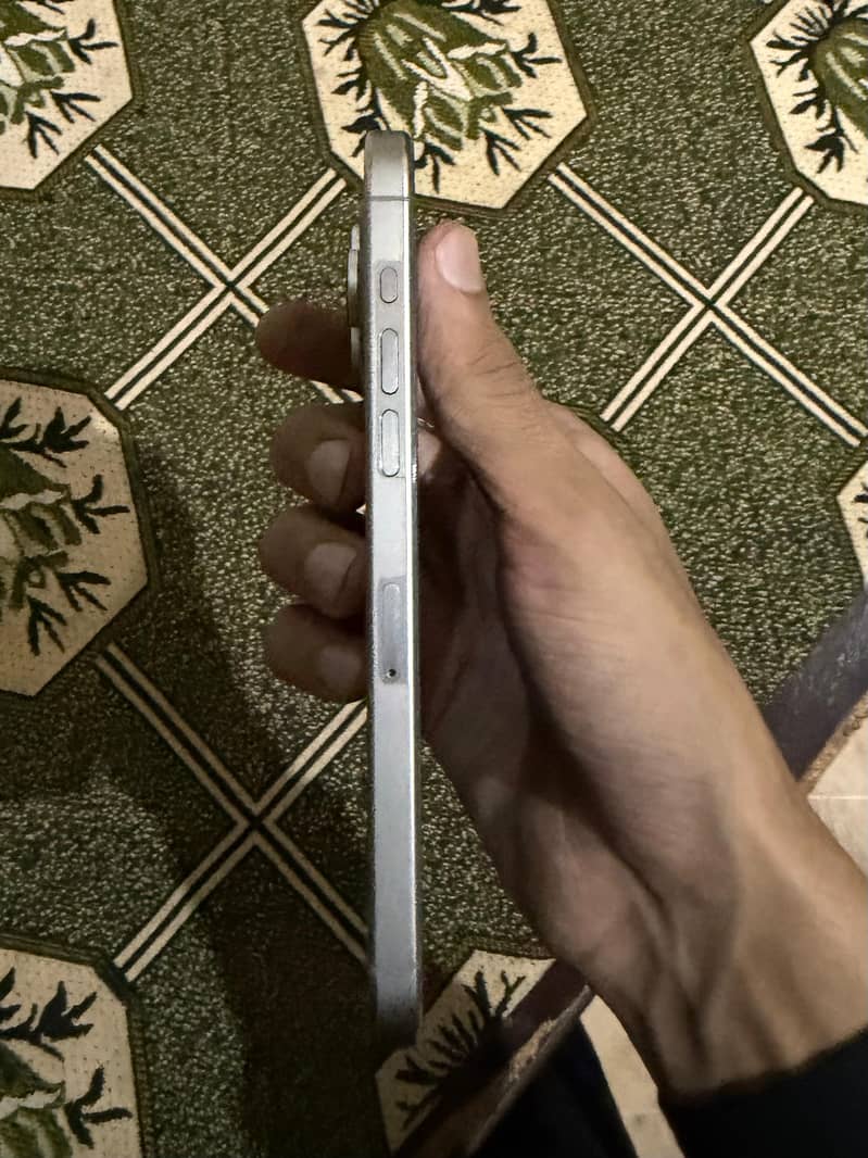 Apple iPhone 15 Pro Max 1