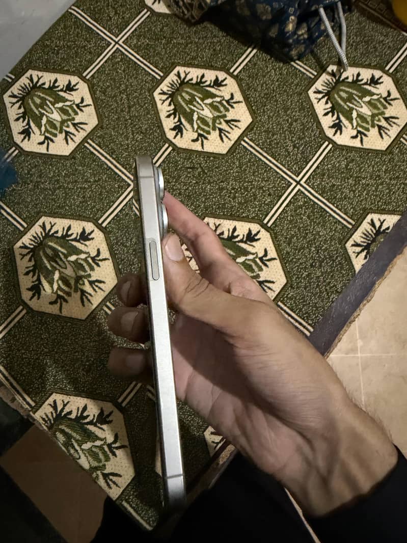 Apple iPhone 15 Pro Max 2