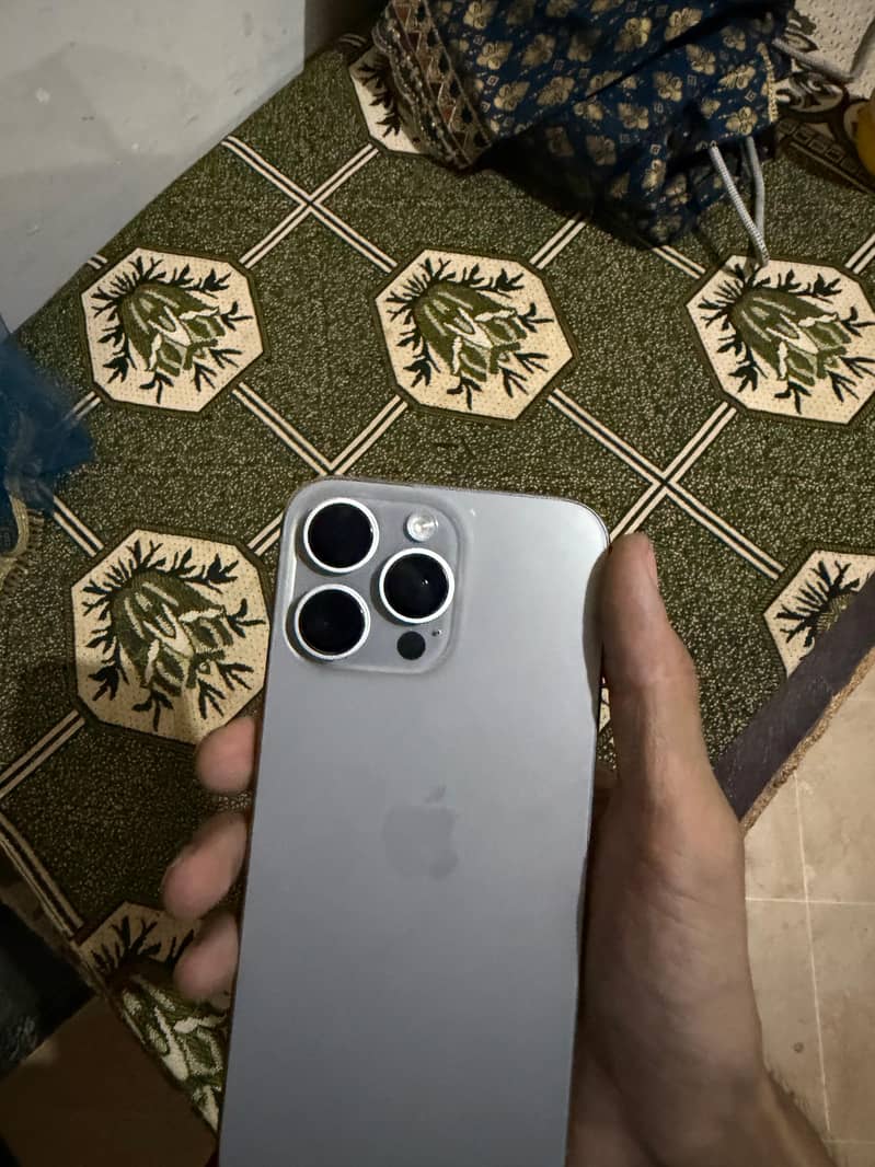 Apple iPhone 15 Pro Max 3