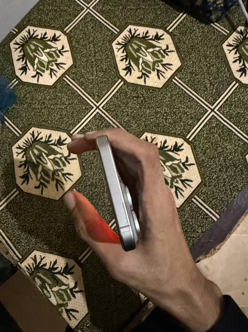 Apple iPhone 15 Pro Max 4
