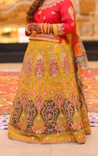 bridal mehndi lehnga