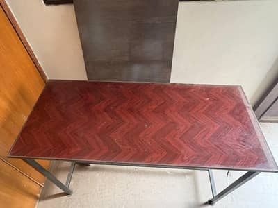 Metal Frame Tabel For Office