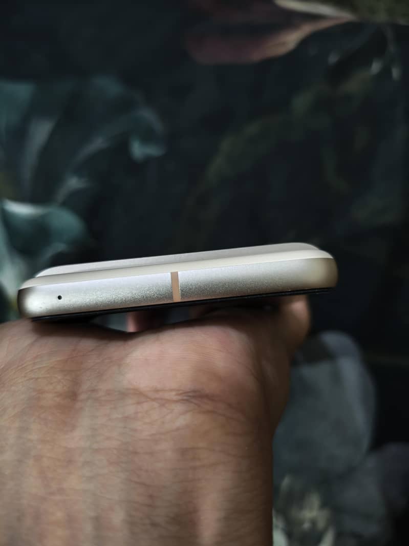 Google Pixel 8 4