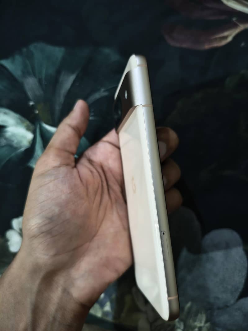 Google Pixel 8 6