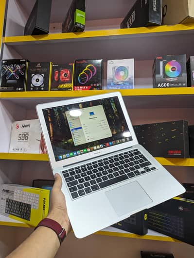MacBook Air 2013 13" 4/128 67 Cycles Only!