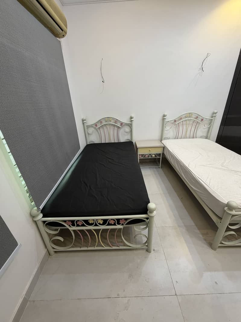 Single beds set 2