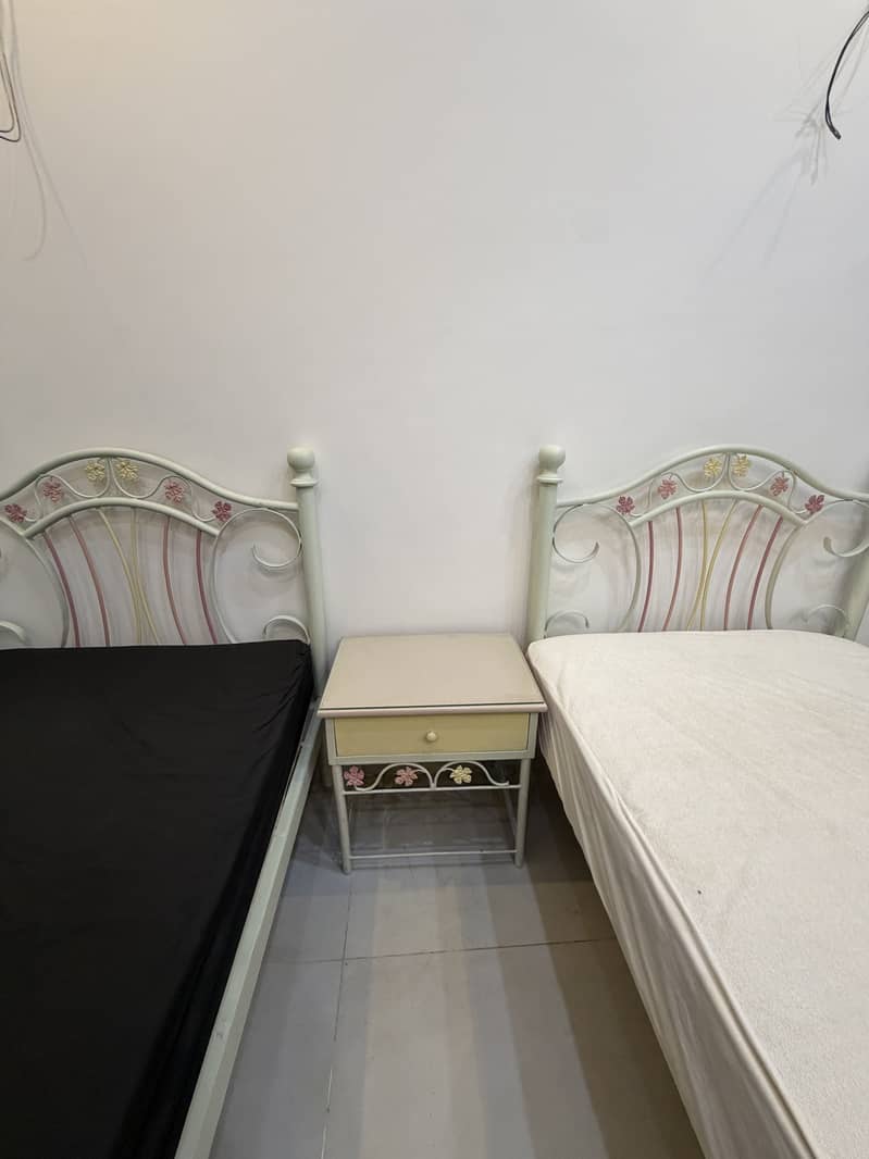 Single beds set 8