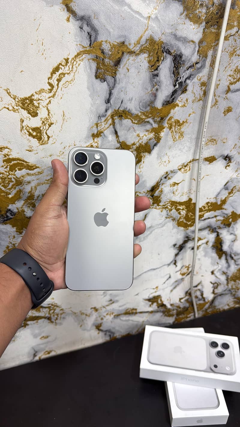 iPhone 16 Pro Max 2
