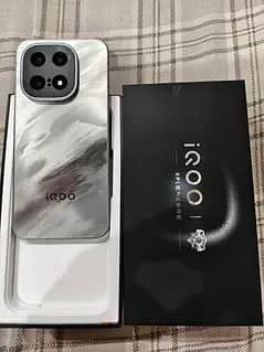 iQOO 13,16+16/512GB box with original charger official. OnePlus charger
