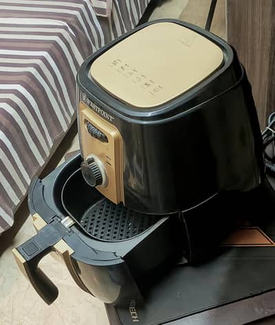 WESTPOINT DELUXE AIR FRYER (MODEL WF-5255) 1425 WATTS!!!