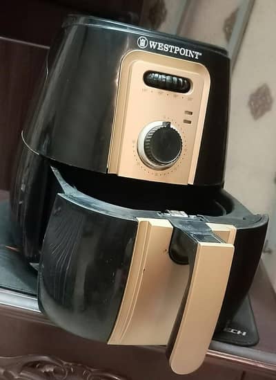 BEST OFFER … WESTPOINT DELUXE AIR FRYER (MODEL WF-5255) 1425 WATTS!!!