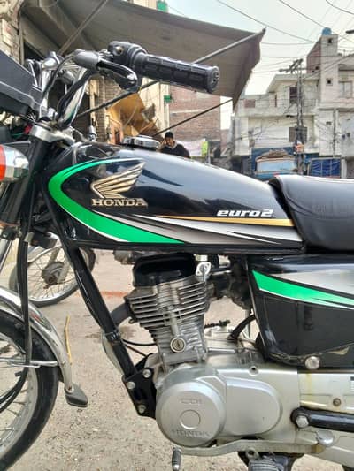 Honda 125 CG 2012 model Lahore number