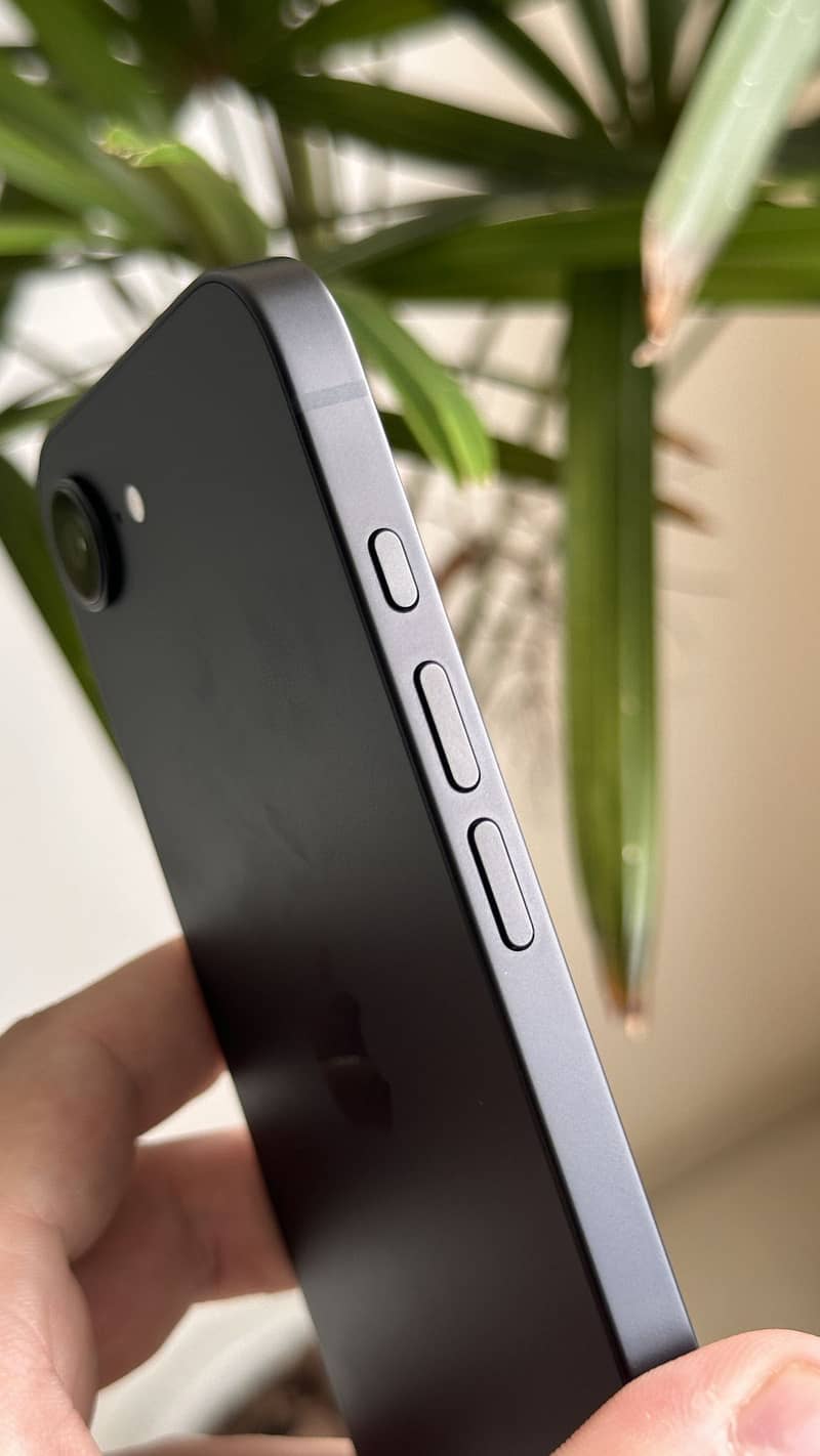 iphone 16e 2