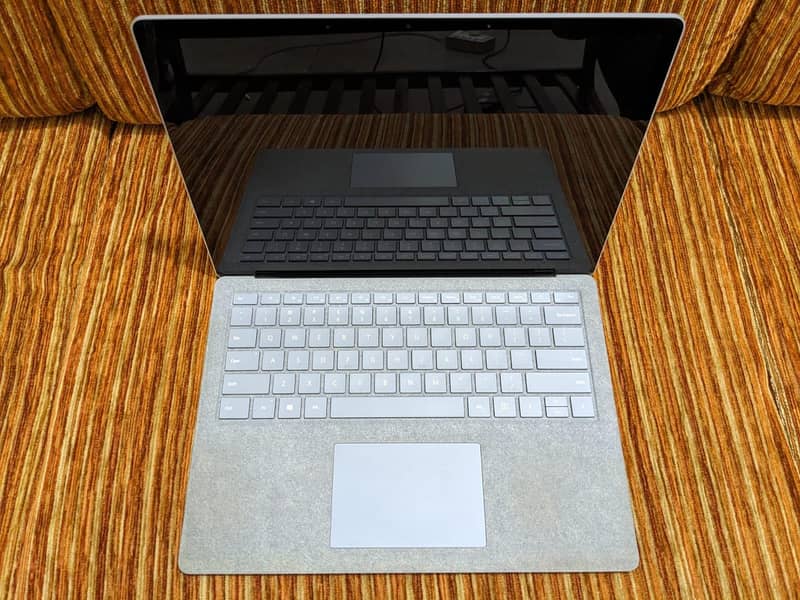 Surface Laptop 2 4