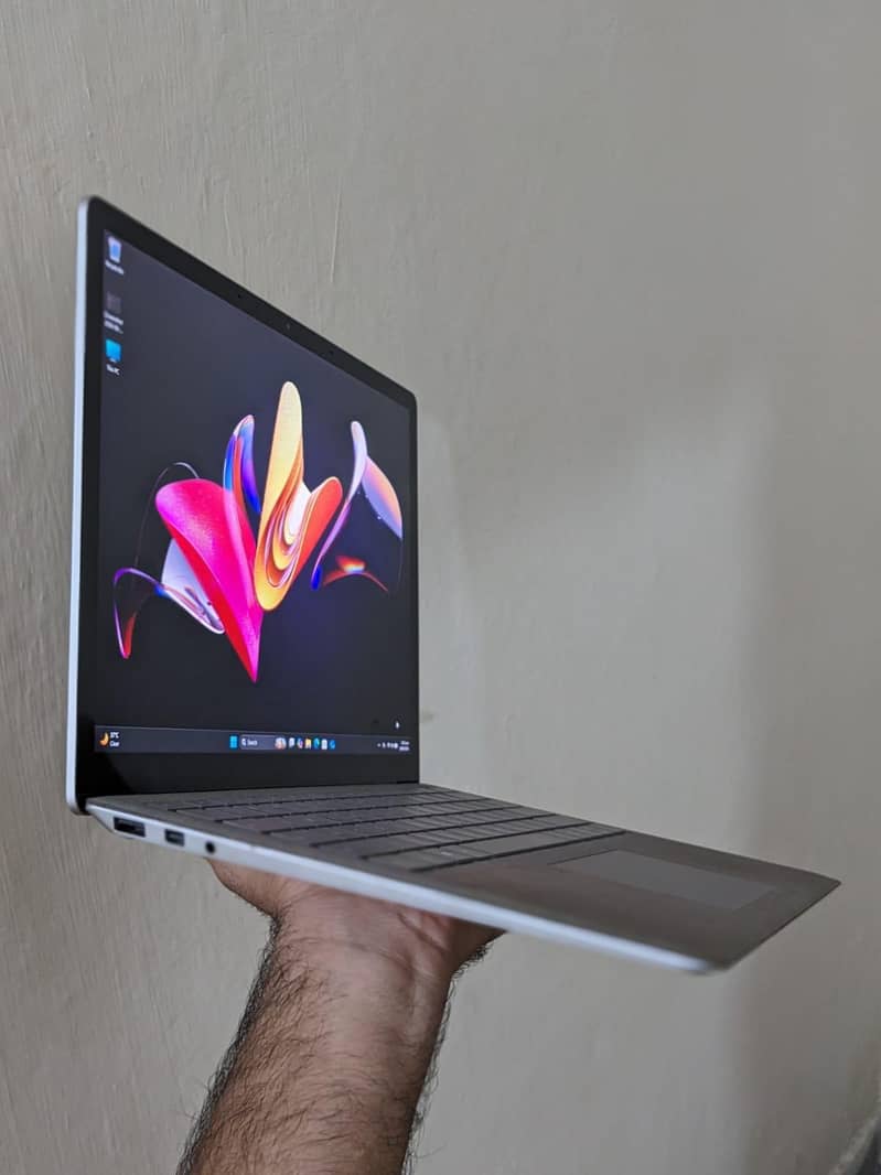 Surface Laptop 2 7