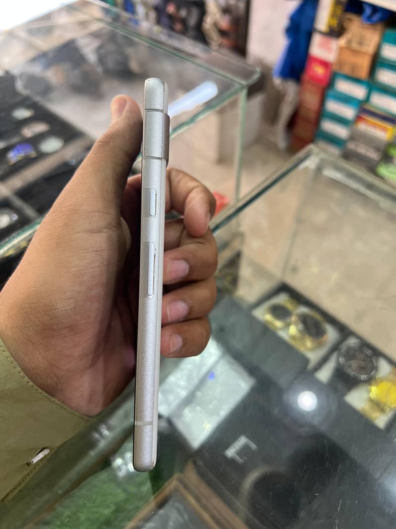 Google Pixel 7a 4