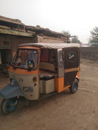 آٹو رکشہ برائے فروخت ھے Siva auto rickshaw  for sale
