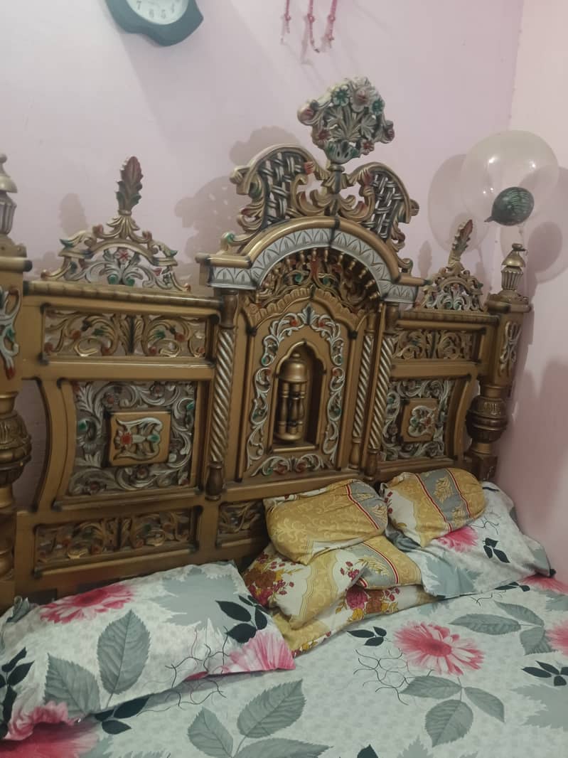 Bed cabnit dressing 3