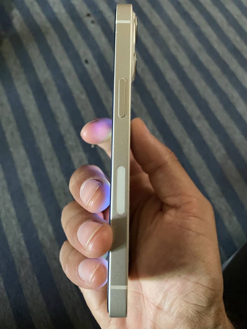 Apple iPhone 13 4