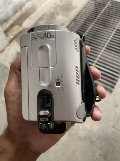 Camera for sale (sony DSR-SR42E)