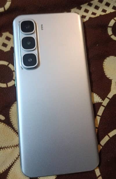 Infinix Hot 60 paro Plus 12/256 Silver colure