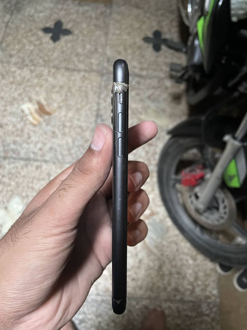 Apple iPhone 11 3
