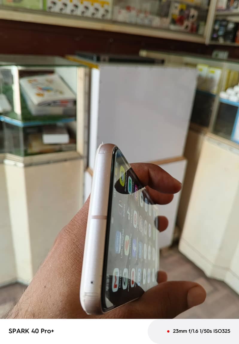 Google Pixel 8 4