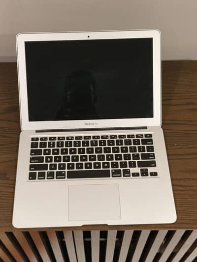 MACBOOK AIR