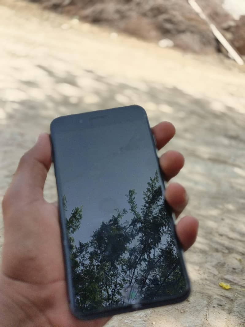 Apple iPhone 8 Plus 3