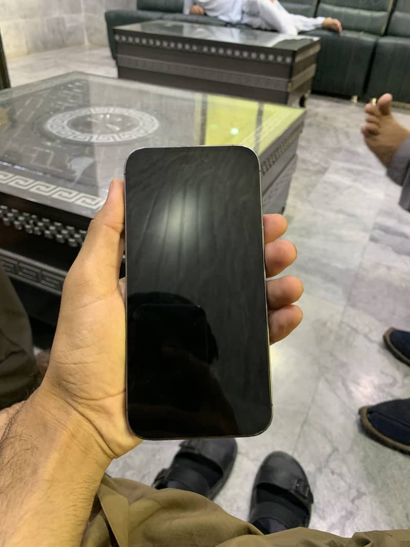 Apple iPhone 14 Pro Max 4