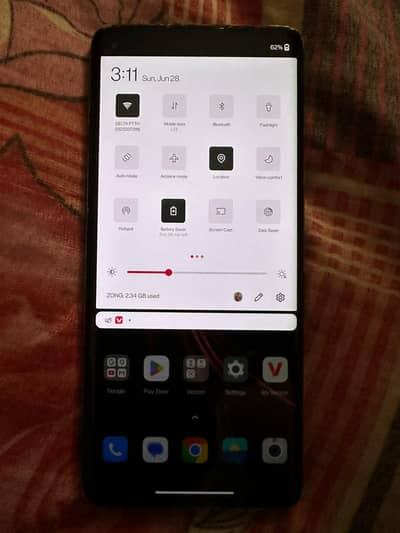 One Plus 8 5G 8/128 90 fps