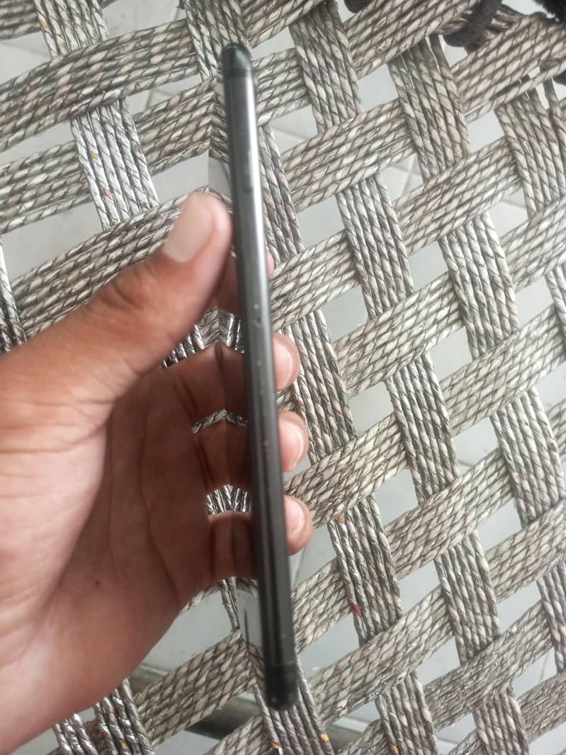 Apple iPhone 7 plus 1
