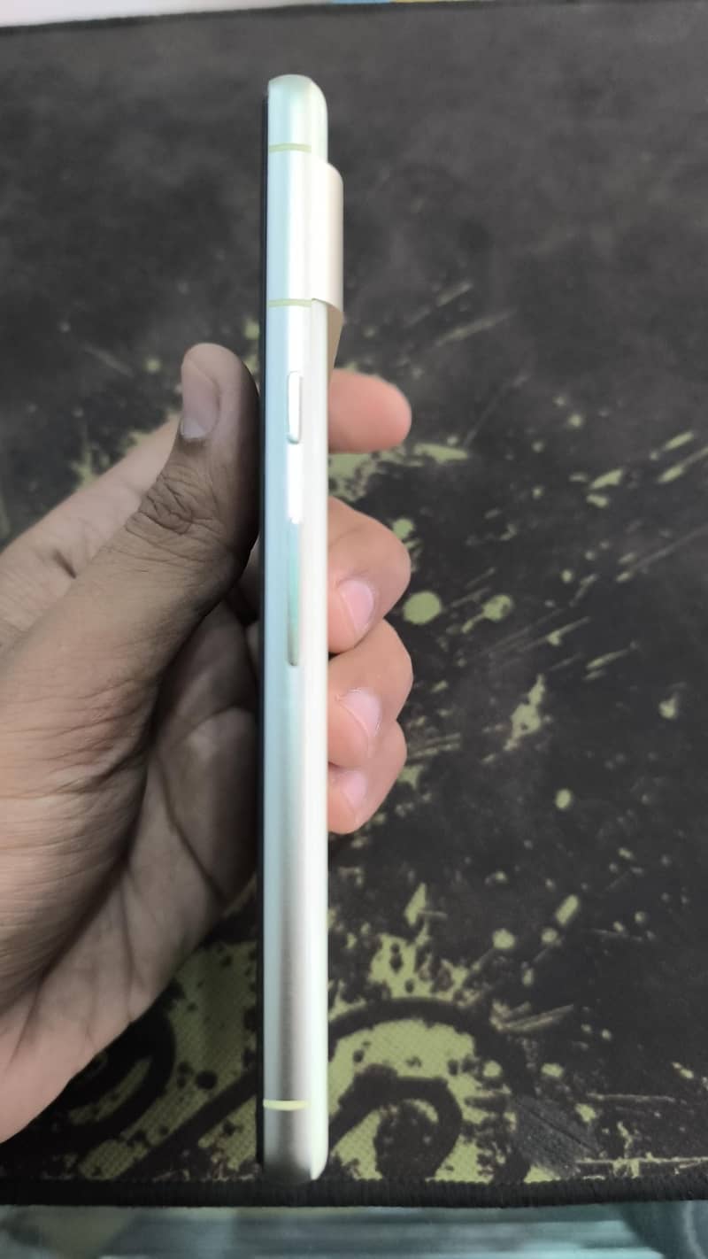 Google Pixel 7 4