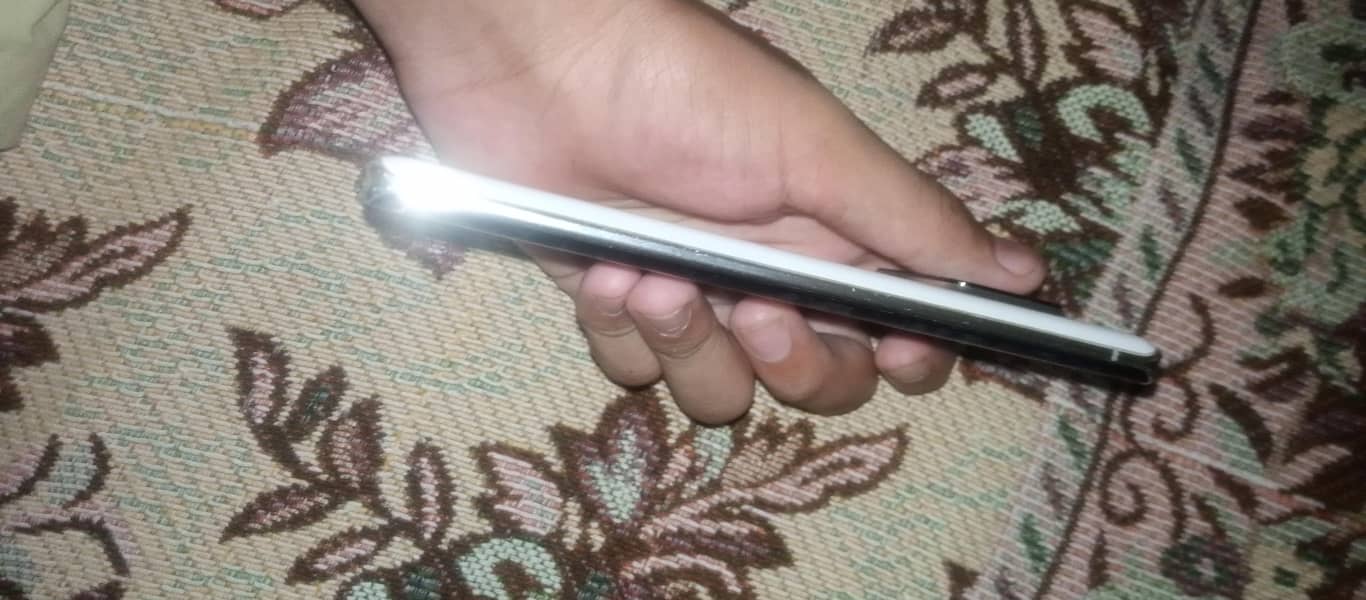 Sharp Aquos r6 4