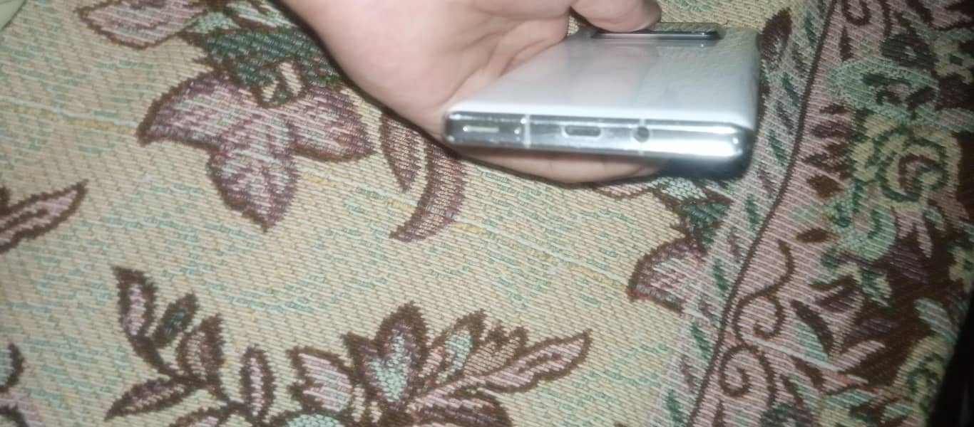 Sharp Aquos r6 5
