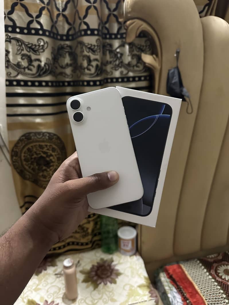Apple iPhone 16 Plus 1
