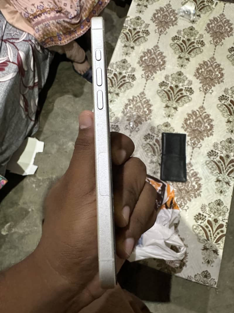 Apple iPhone 16 Plus 7