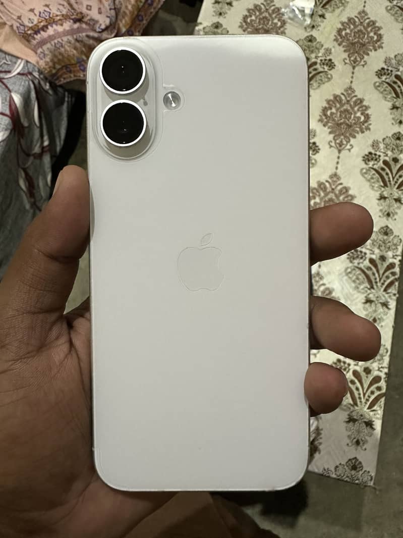 Apple iPhone 16 Plus 8