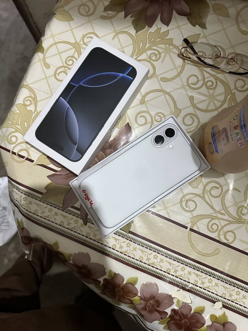 Apple iPhone 16 Plus 9