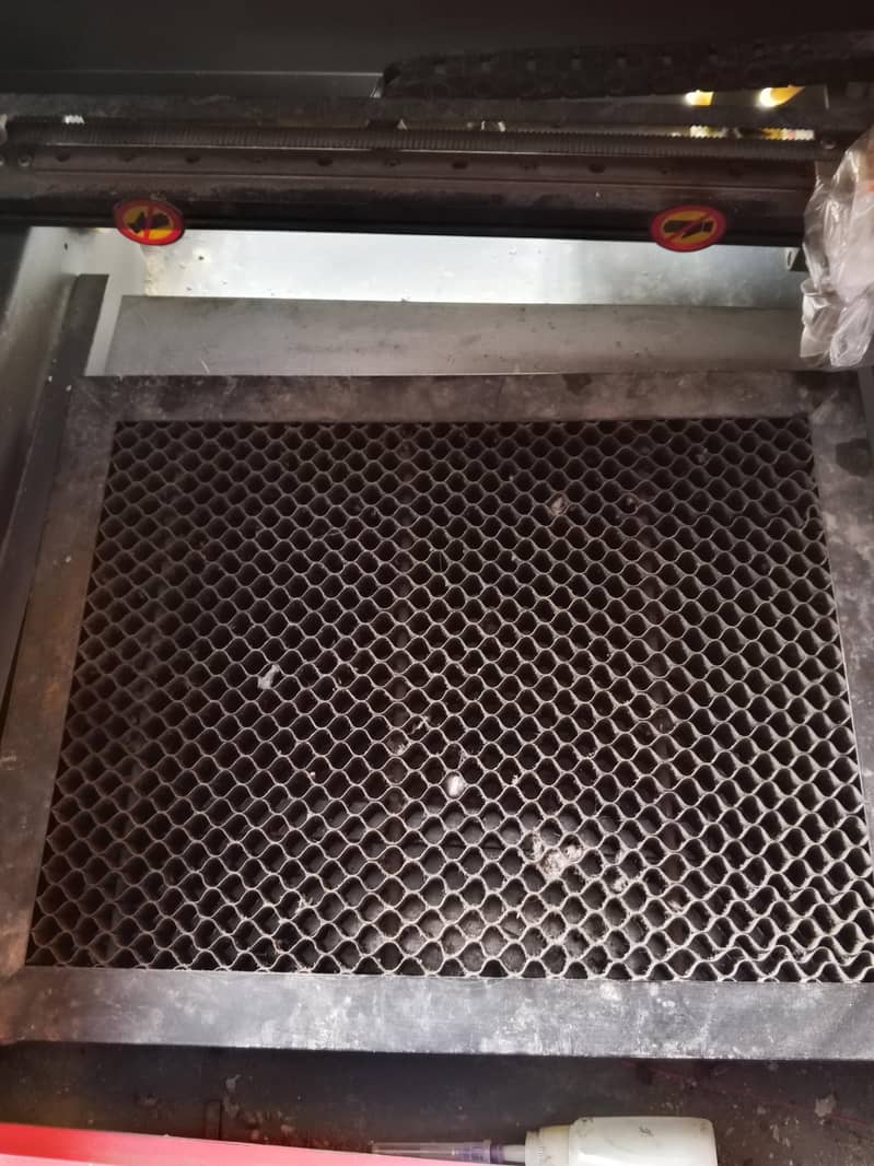 Acrilic laser cutting plotter machine 3