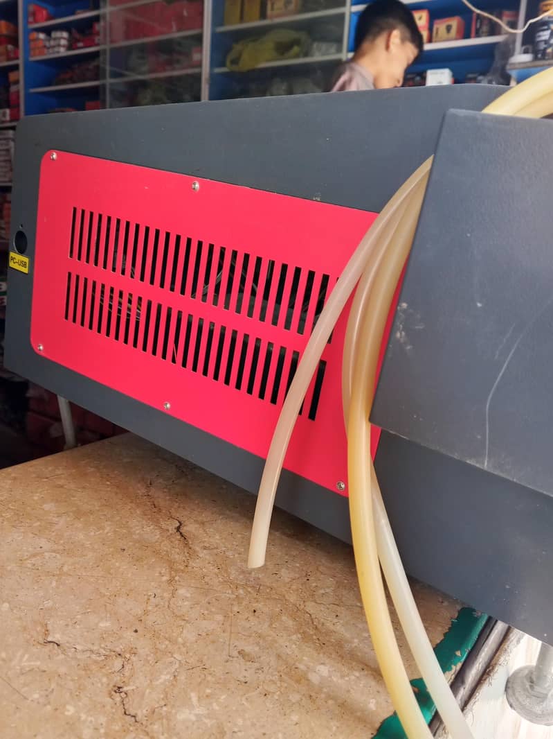 Acrilic laser cutting plotter machine 8