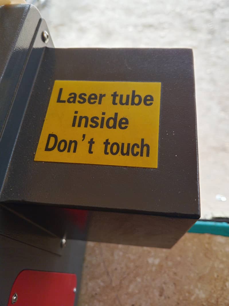 Acrilic laser cutting plotter machine 10