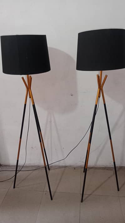 10 by 10 condition floor lamp