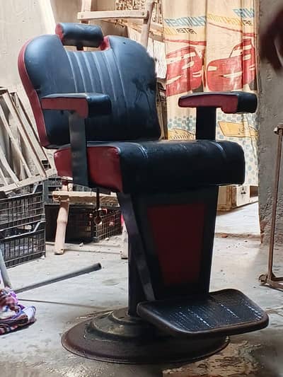 Premium Used Salon Chair – Excellent Condition (Urgent Sale)