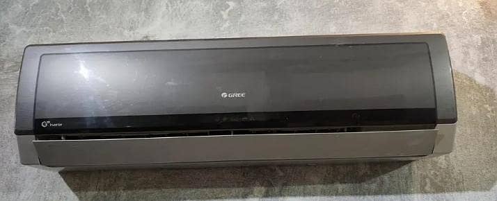 Gree 1.5 ton DC inverter heat and cool totally genuine