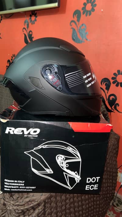 Brand new helmet revo by vector