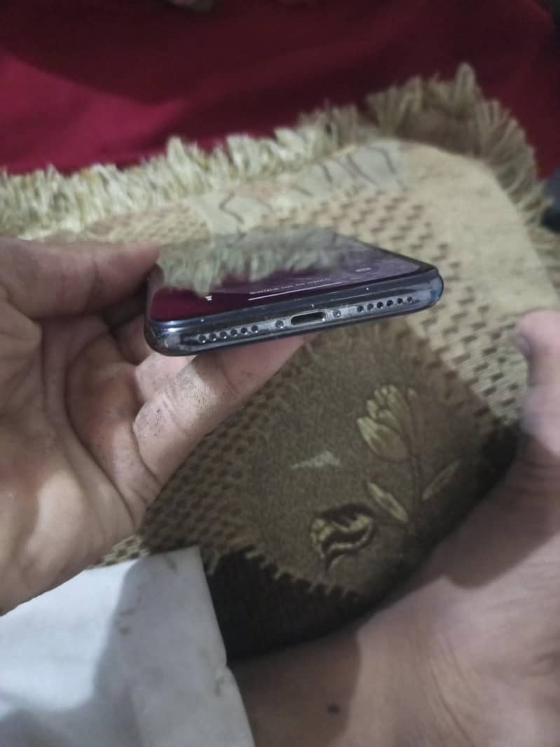 Apple iPhone X 3