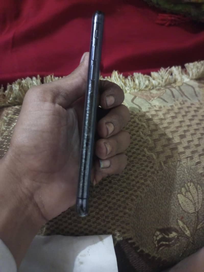 Apple iPhone X 4